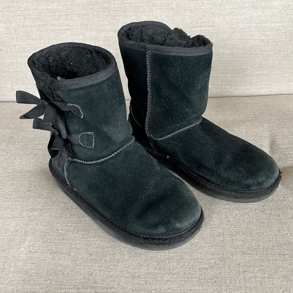 UGG Koolaburra Girls Victoria Short Black Boots Size 2